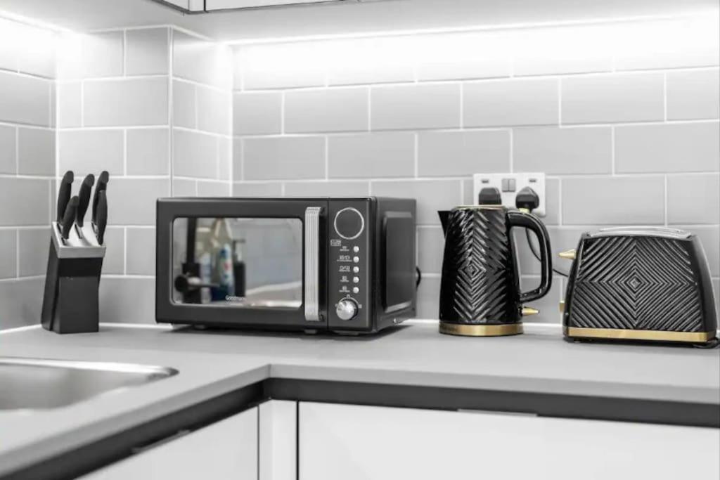Апартаменты Deluxe 1 Bed In Colindale Wembley With Freewifitv Лондон Экстерьер фото