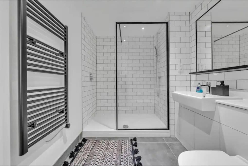 Апартаменты Deluxe 1 Bed In Colindale Wembley With Freewifitv Лондон Экстерьер фото